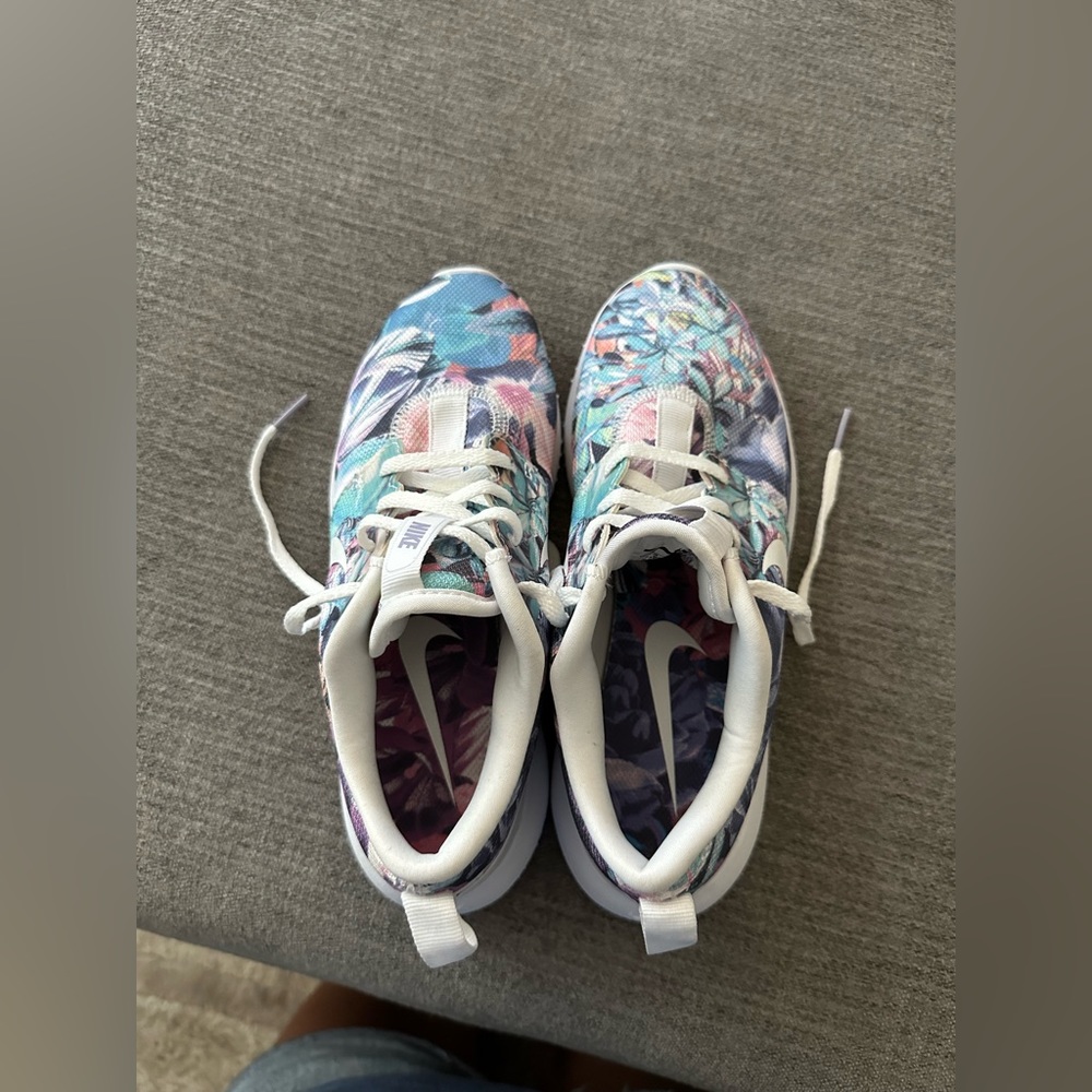 Woman’s Nike golfing shoes (size 6)